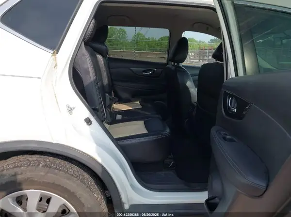 KNMAT2MVXHP590367 2017 NISSAN ROGUE - Image 8