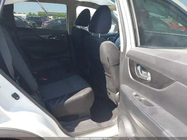 KNMAT2MVXHP599487 2017 NISSAN ROGUE - Image 8