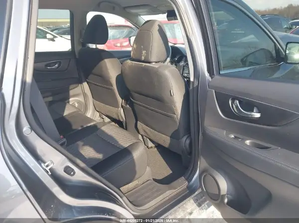 KNMAT2MVXHP607426 2017 NISSAN ROGUE - Image 8