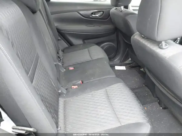 KNMAT2MVXHP609693 2017 NISSAN ROGUE - Image 8