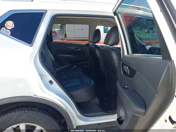 KNMAT2MVXHP609869 2017 NISSAN ROGUE - Image 8