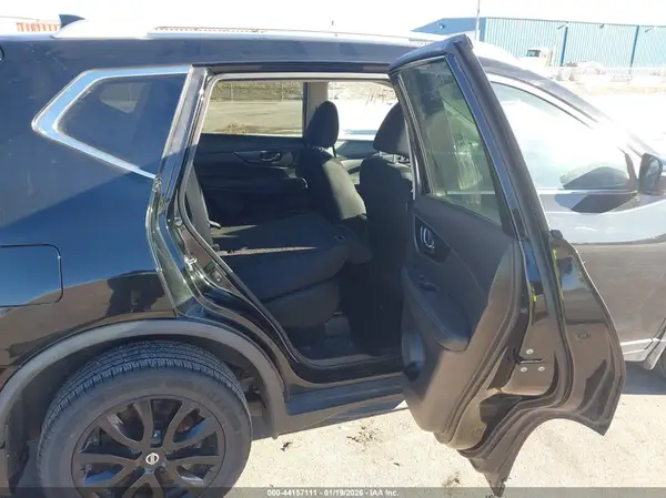 KNMAT2MVXHP612447 2017 NISSAN ROGUE - Image 8