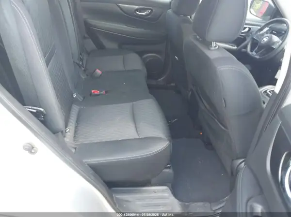 KNMAT2MVXHP613517 2017 NISSAN ROGUE - Image 8