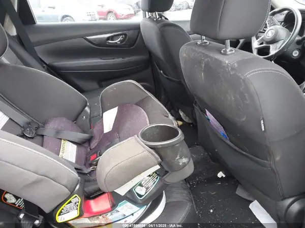 KNMAT2MVXHP614313 2017 NISSAN ROGUE - Image 8