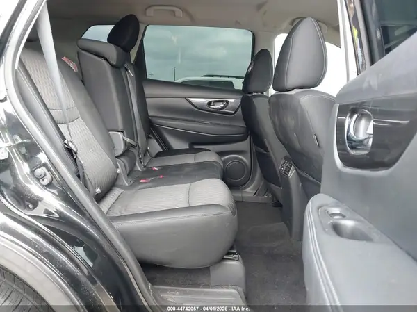 KNMAT2MVXHP616076 2017 NISSAN ROGUE - Image 8