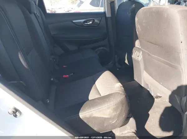 KNMAT2MVXJP516338 2018 NISSAN ROGUE - Image 8