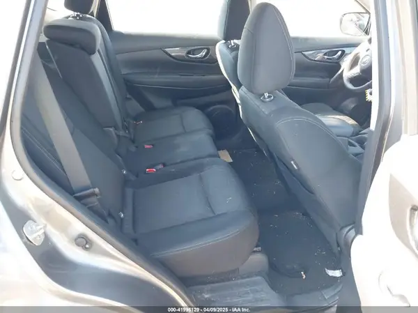 KNMAT2MVXJP519028 2018 NISSAN ROGUE - Image 8