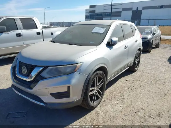 KNMAT2MVXJP526383 2018 NISSAN ROGUE - Image 2