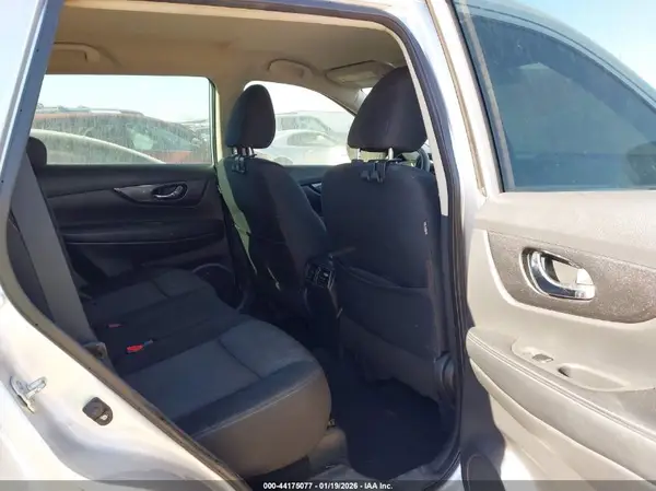 KNMAT2MVXJP526383 2018 NISSAN ROGUE - Image 8