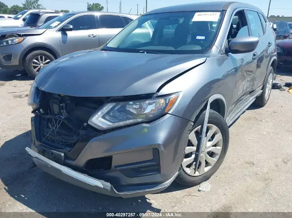 KNMAT2MVXJP530305 2018 NISSAN ROGUE - Image 2