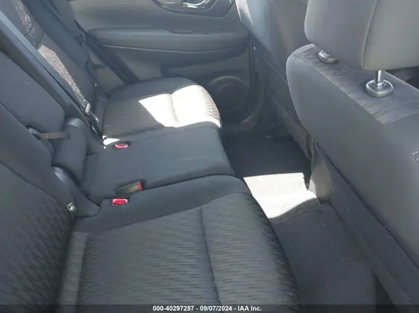 KNMAT2MVXJP530305 2018 NISSAN ROGUE - Image 8