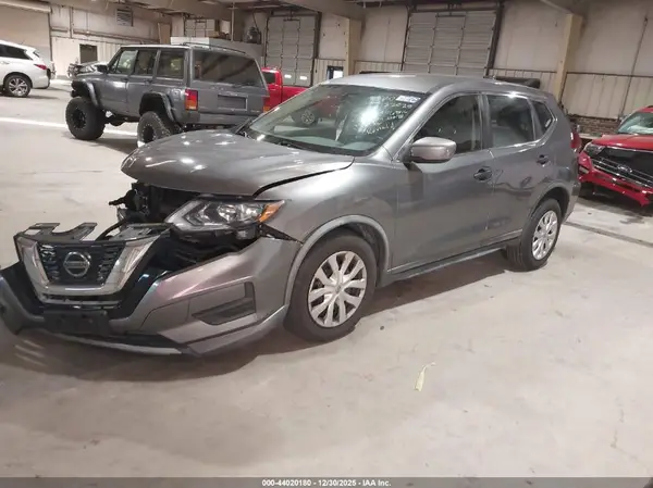 KNMAT2MVXJP532281 2018 NISSAN ROGUE - Image 2