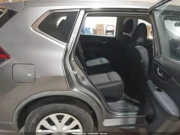KNMAT2MVXJP532281 2018 NISSAN ROGUE - Image 8