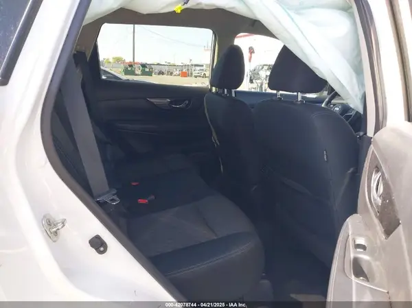 KNMAT2MVXJP553034 2018 NISSAN ROGUE - Image 8