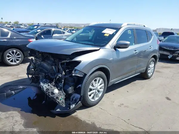 KNMAT2MVXJP555608 2018 NISSAN ROGUE - Image 2