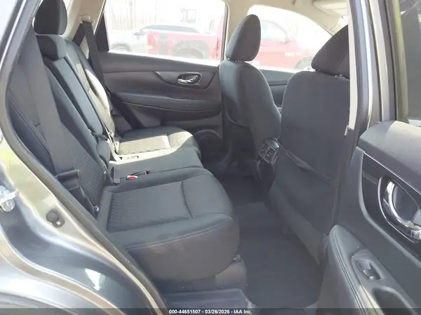 KNMAT2MVXJP556757 2018 NISSAN ROGUE - Image 8