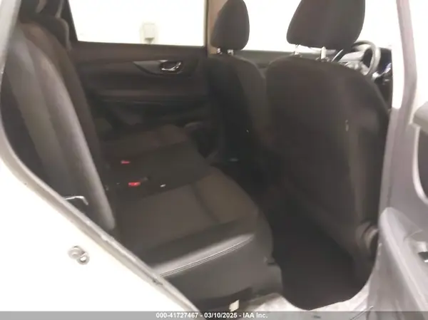 KNMAT2MVXJP557066 2018 NISSAN ROGUE - Image 8