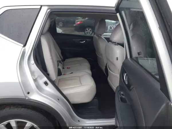KNMAT2MVXJP557178 2018 NISSAN ROGUE - Image 8