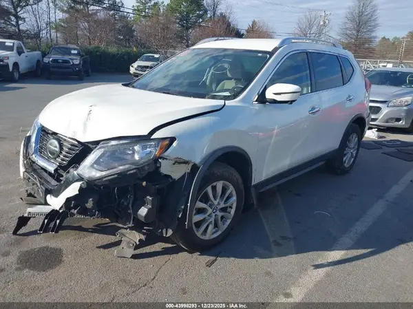 KNMAT2MVXJP557388 2018 NISSAN ROGUE - Image 2