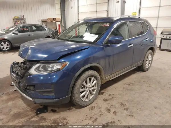 KNMAT2MVXJP560145 2018 NISSAN ROGUE - Image 2