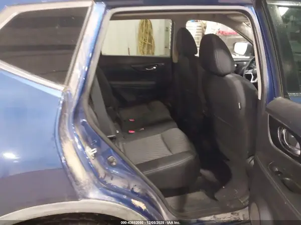 KNMAT2MVXJP560145 2018 NISSAN ROGUE - Image 8
