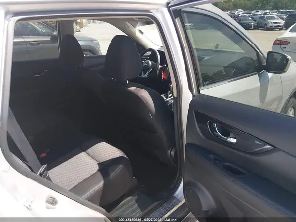 KNMAT2MVXJP569301 2018 NISSAN ROGUE - Image 8
