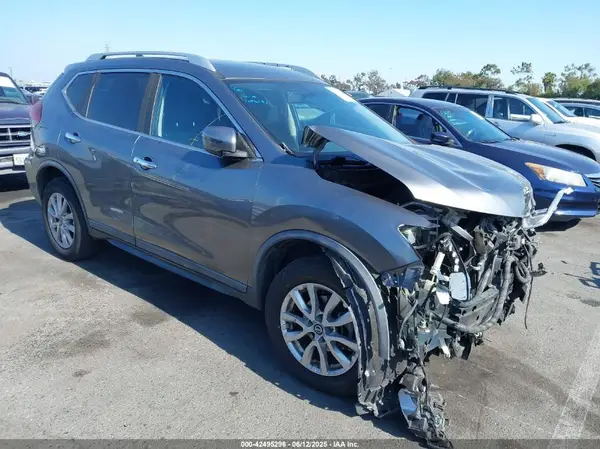 KNMAT2MVXJP569492 2018 NISSAN ROGUE - Image 1