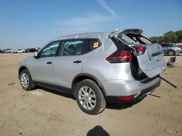 KNMAT2MVXJP570111 2018 NISSAN ROGUE - Image 2