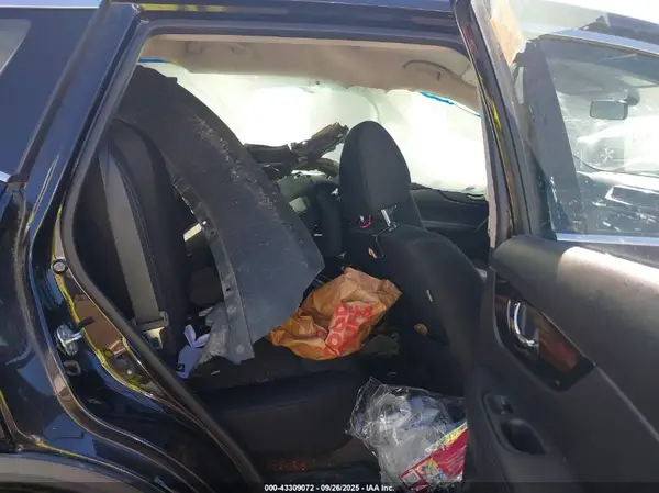 KNMAT2MVXJP573025 2018 NISSAN ROGUE - Image 8