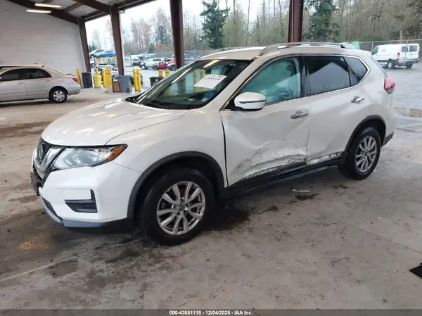 KNMAT2MVXJP575373 2018 NISSAN ROGUE - Image 2