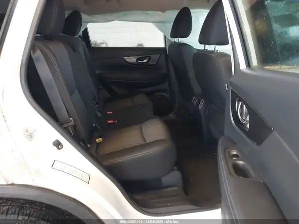 KNMAT2MVXJP575373 2018 NISSAN ROGUE - Image 8