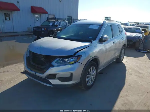 KNMAT2MVXJP577558 2018 NISSAN ROGUE - Image 2