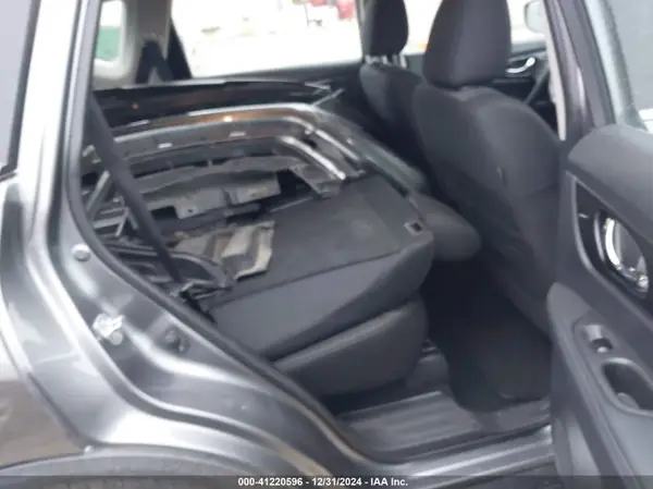 KNMAT2MVXJP580122 2018 NISSAN ROGUE - Image 8