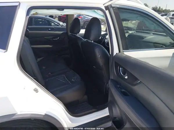 KNMAT2MVXJP582663 2018 NISSAN ROGUE - Image 8
