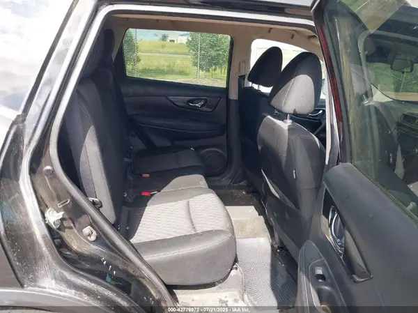 KNMAT2MVXJP583764 2018 NISSAN ROGUE - Image 8