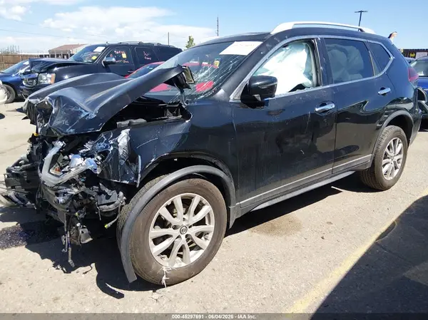 KNMAT2MVXJP585241 2018 NISSAN ROGUE - Image 2