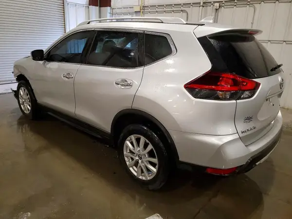 KNMAT2MVXJP585675 2018 NISSAN ROGUE - Image 2