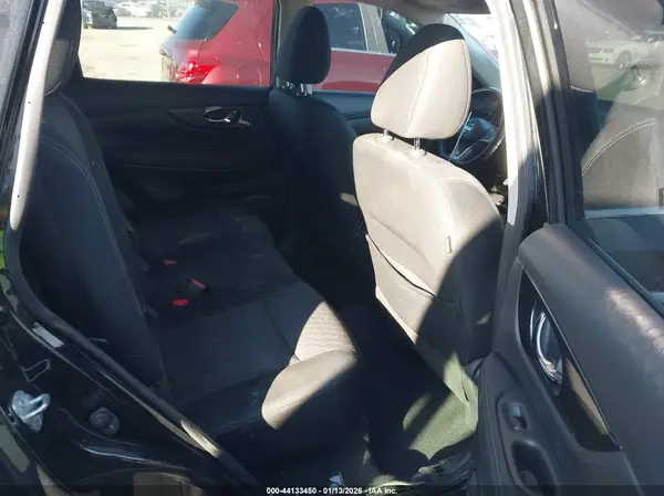 KNMAT2MVXJP596496 2018 NISSAN ROGUE - Image 8