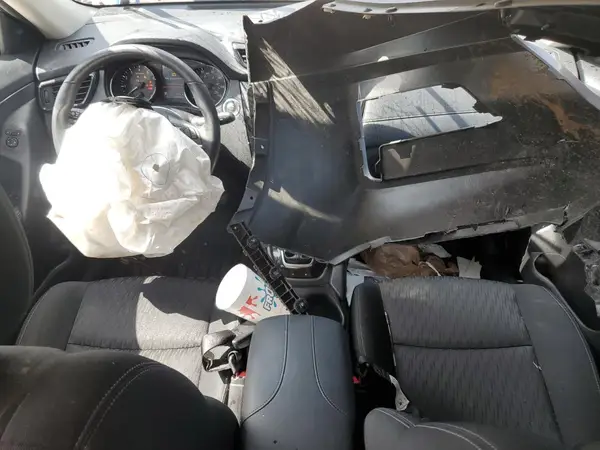 KNMAT2MVXJP597678 2018 NISSAN ROGUE - Image 8