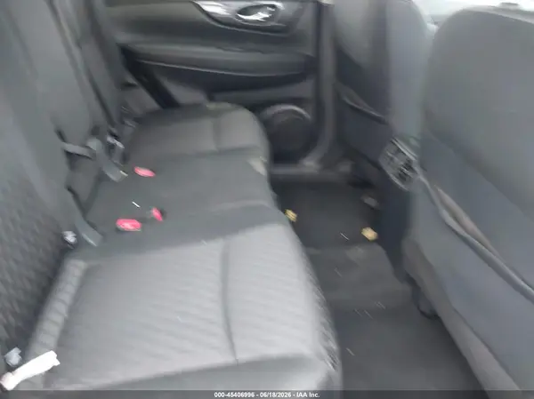 KNMAT2MVXJP599267 2018 NISSAN ROGUE - Image 8