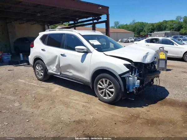 KNMAT2MVXJP599494 2018 NISSAN ROGUE - Image 1