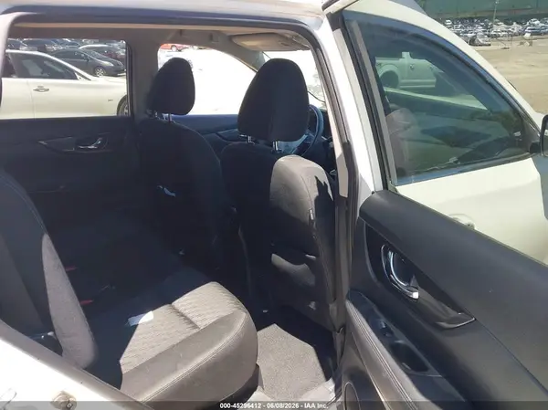 KNMAT2MVXJP599494 2018 NISSAN ROGUE - Image 8