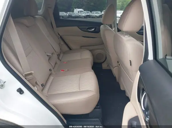 KNMAT2MVXJP604242 2018 NISSAN ROGUE - Image 8