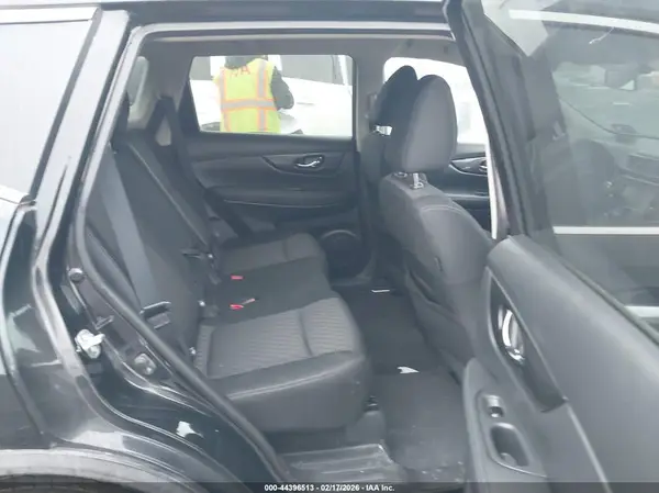 KNMAT2MVXJP610834 2018 NISSAN ROGUE - Image 8