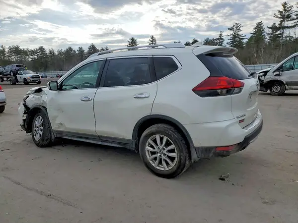 KNMAT2MVXJP610915 2018 NISSAN ROGUE - Image 2