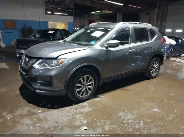 KNMAT2MVXJP611059 2018 NISSAN ROGUE - Image 2
