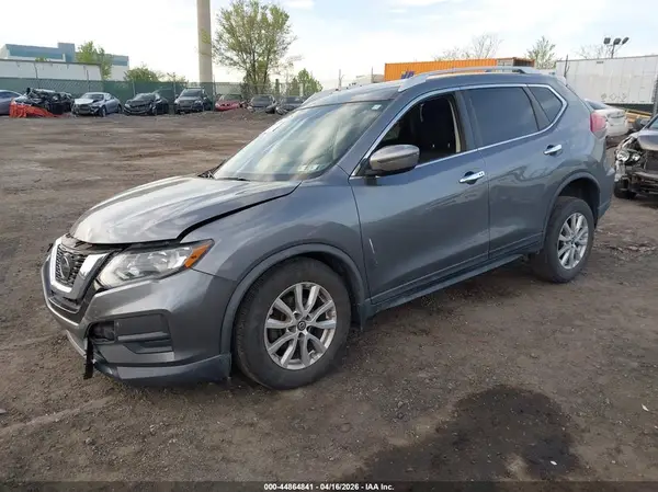 KNMAT2MVXJP621090 2018 NISSAN ROGUE - Image 2