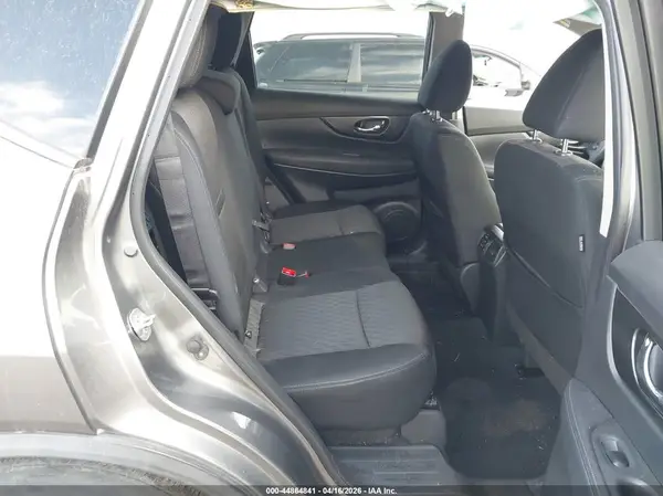 KNMAT2MVXJP621090 2018 NISSAN ROGUE - Image 8