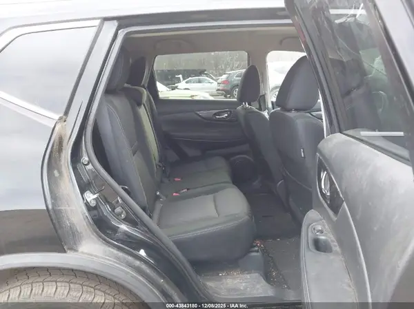 KNMAT2MVXJP621428 2018 NISSAN ROGUE - Image 8