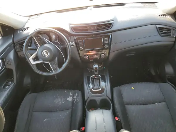KNMAT2MVXJP621557 2018 NISSAN ROGUE - Image 8